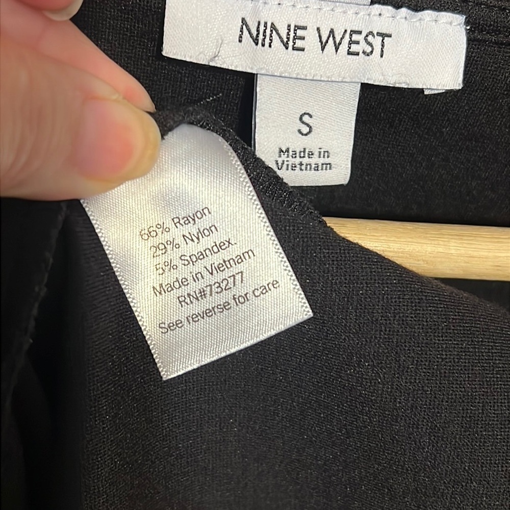 Nine West Classic Little Black Dress W/Capped Sleeves EUC - Picture 7 of 9